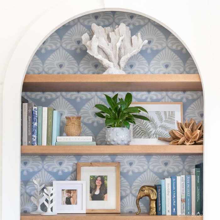 How to decorate office bookshelves