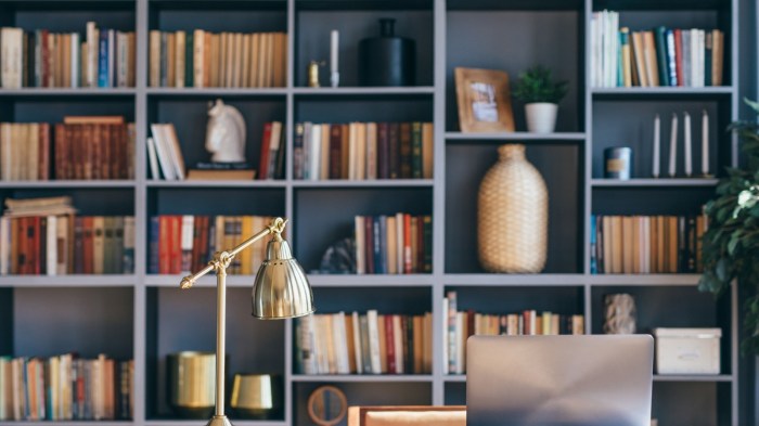 How to decorate office bookshelves